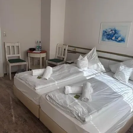 Отель Weststrand 2*
